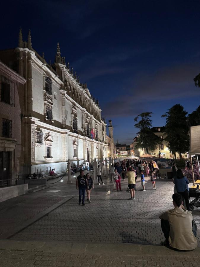 Sonar En La Plaza Cervantes 3 Alcalá de Henares Exterior foto